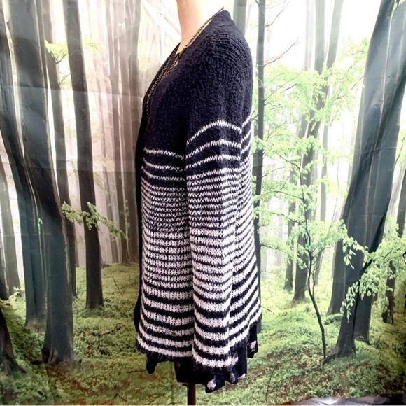 "Roxy" black and white striped button front lightweight knit cardigan- M - Picture 5 of 13